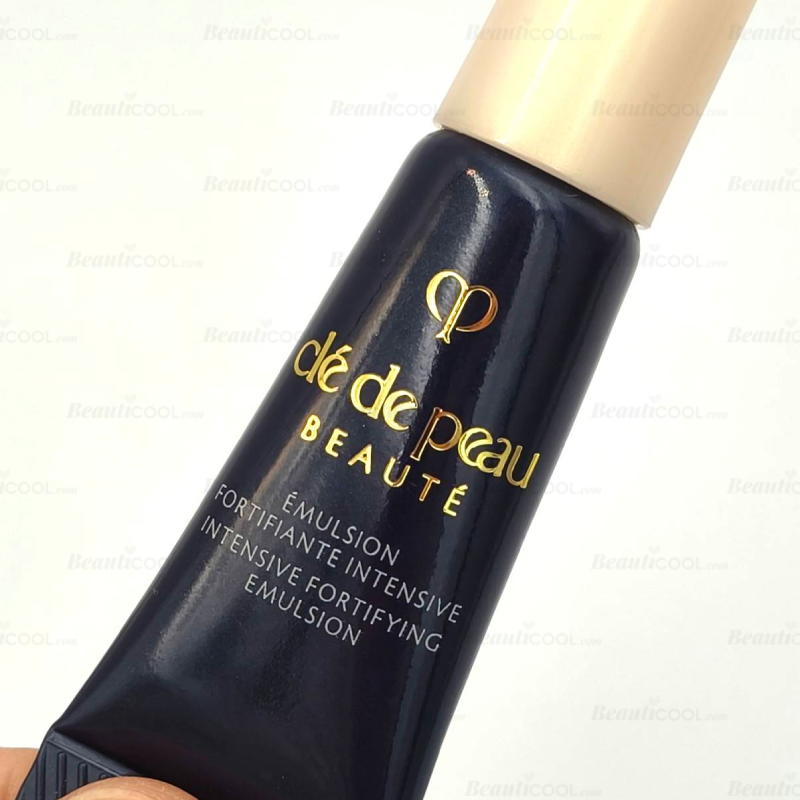 Cle De Peau Beaute Intensive Fortifying Emulsion  อิมัลชั่นสูตรกลางคืน มอบความชุ่มชื่นพร้อมสารบำรุงความงามผิวในระหว่างค่ำคืน เสริมสมรรถนะการทำงานให้ผิว ให้ผิวยืดหยุ่นแน่นกระชับจากภายใน ต้องแสงเป็นประกายกระจ่างใสชั่วข้ามคืน